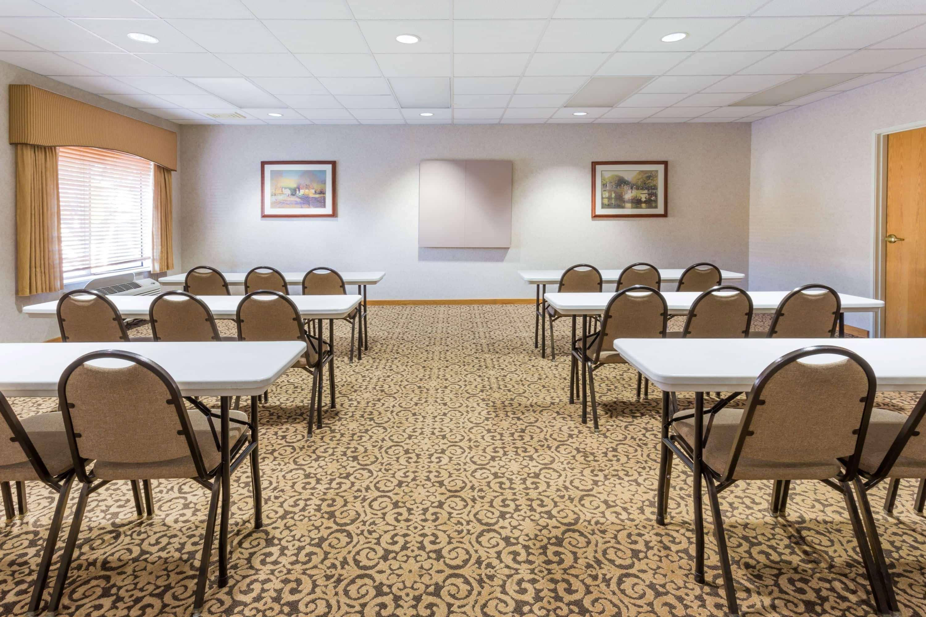 Hotel Wingate By Wyndham Joliet Exterior foto